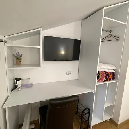 Sleep And Go L E F T River Apartment Belgrade