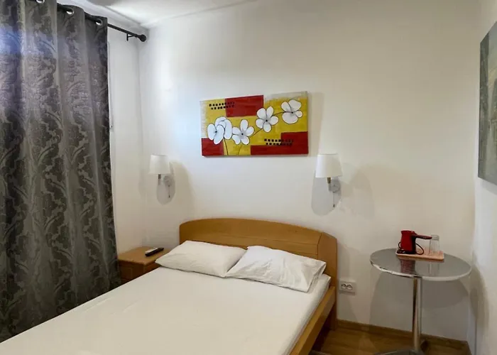 Sleep And Go L E F T River Apartment